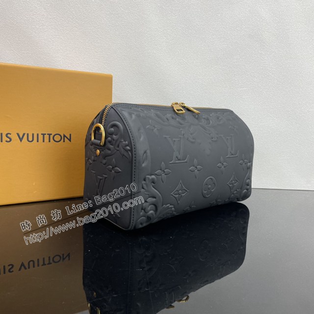 Lv路易威登2023專櫃新款City Keepall手袋 LV黑色全皮壓紋臨摹凡爾賽宮恢弘浮雕男士斜挎包 M21835 ydh5080
